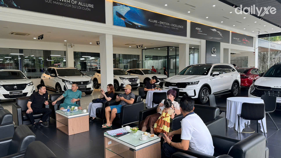 Showroom Peugeot Hòa Bình