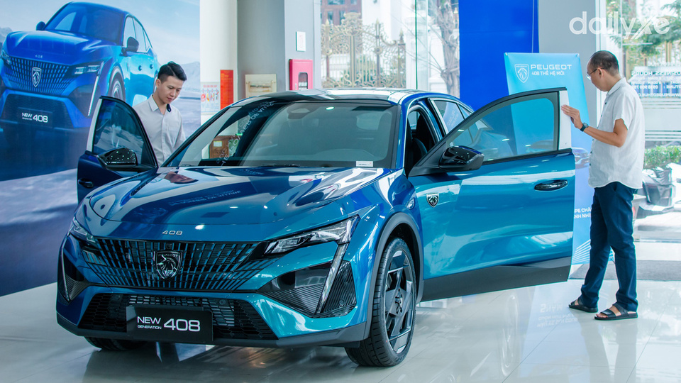 Phòng trưng bày xe của showroom Peugeot Huế