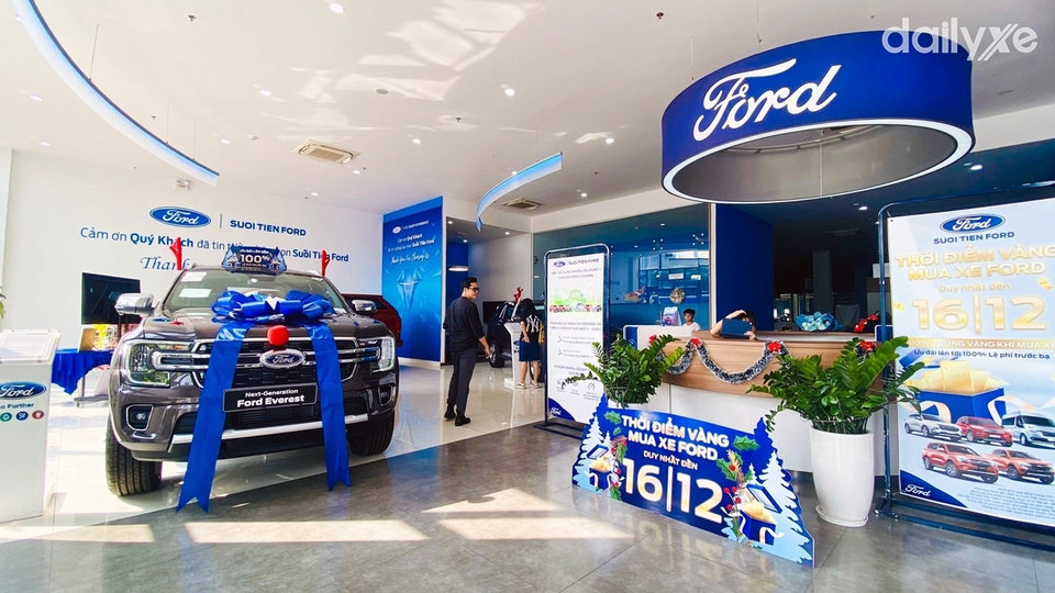 Showroom Ford Suối Tiên