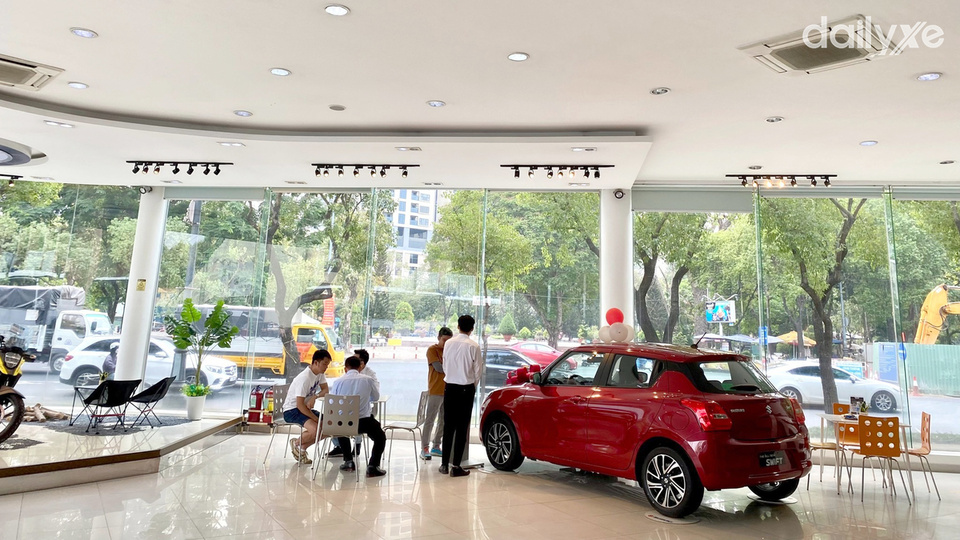 Showroom Suzuki World Phổ Quang