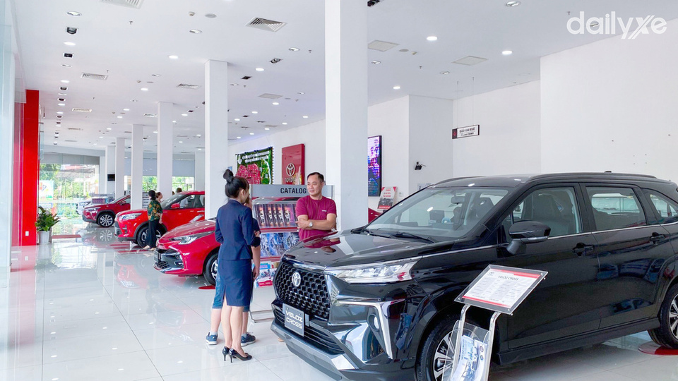 Phòng trưng bày xe của showroom Toyota Buôn Ma Thuột