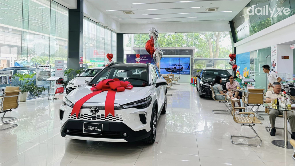 Phòng trưng bày xe của đại lý Toyota Hà Đông