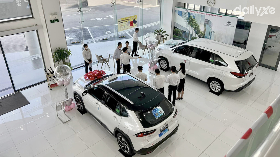 Showroom Toyota Hiroshima Long Phước HT