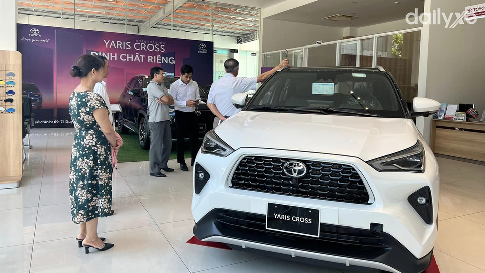 Phòng trưng bày xe của đại lý Toyota Lê Đình Lý - CN Toyota Đà Nẵng