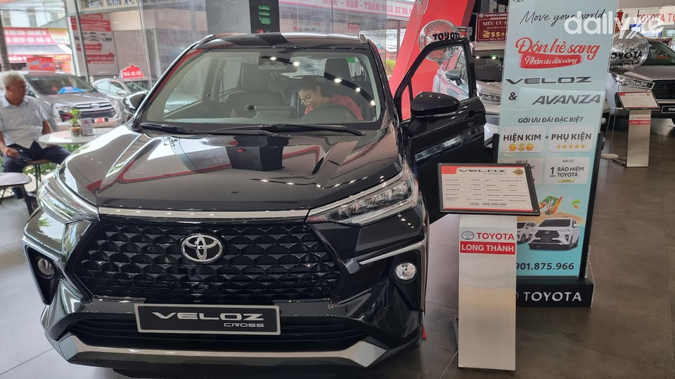 Phòng trưng bày xe của showroom Toyota Long Thành