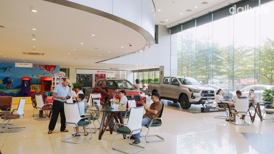 Showroom Toyota Mỹ Đình