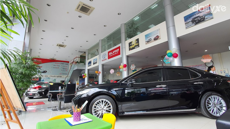 Showroom Toyota Nguyễn Văn Lượng