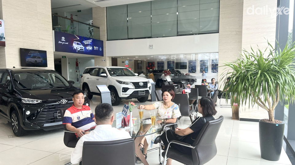 Showroom Toyota Từ Sơn