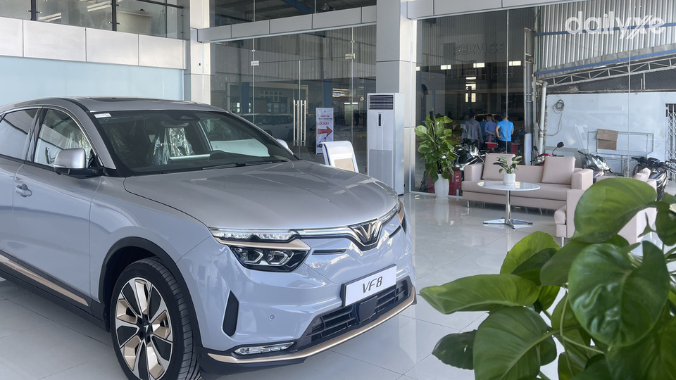 Phòng trưng bày xe rộng rãi, khang trang và đầy đủ tiện nghi