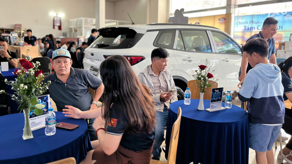 Showroom Western Ford