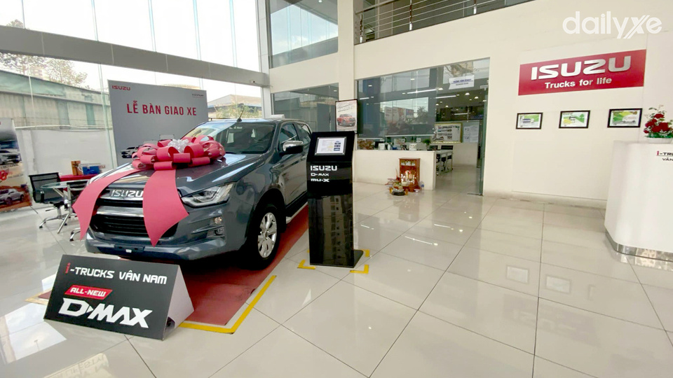 Phòng trưng bày xe tại đại lý Isuzu Vân Nam
