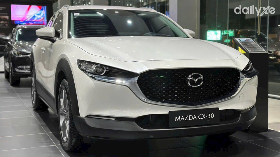 Phòng trưng bày khang trang tại đại lý Mazda Bến Tre