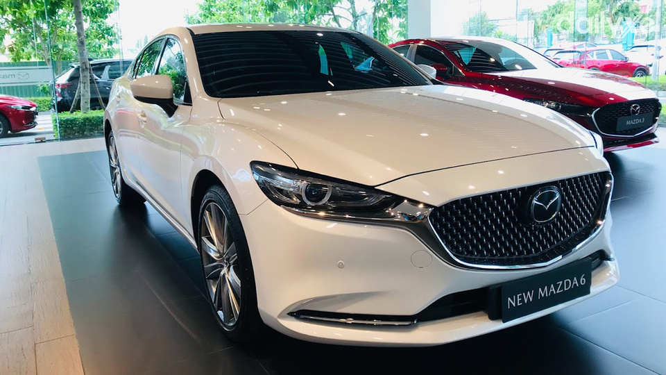 Khu vực trưng bày tại showroom Mazda Biên Hòa
