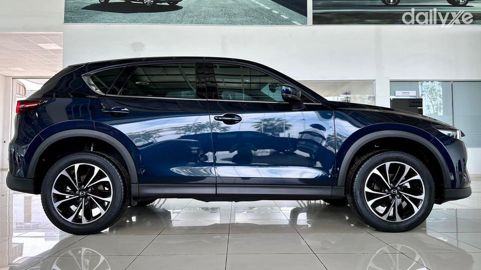 Không gian trưng bày showroom Mazda Hà Đông