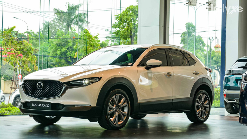 Phòng trưng bày sang trọng tại đại lý Mazda Hà Tĩnh