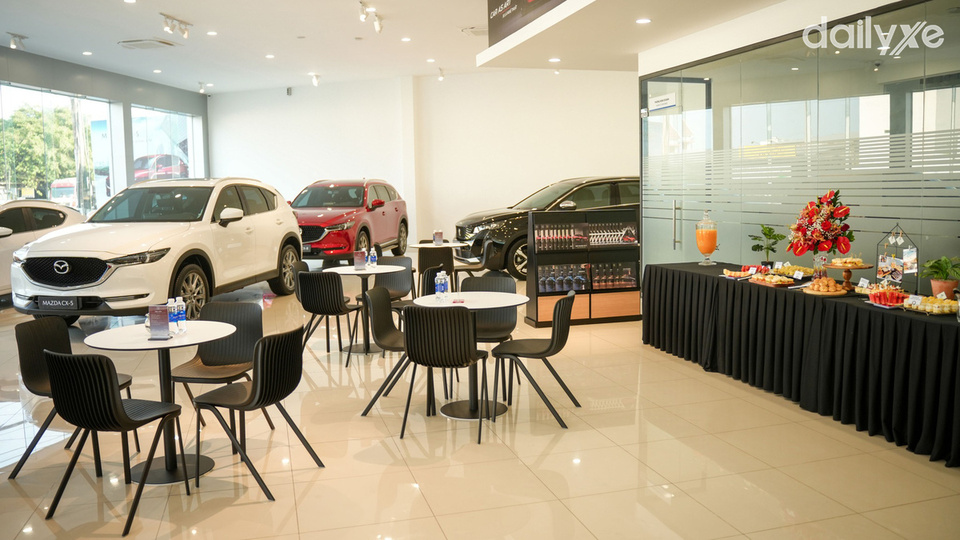 Showroom Mazda Long Thành