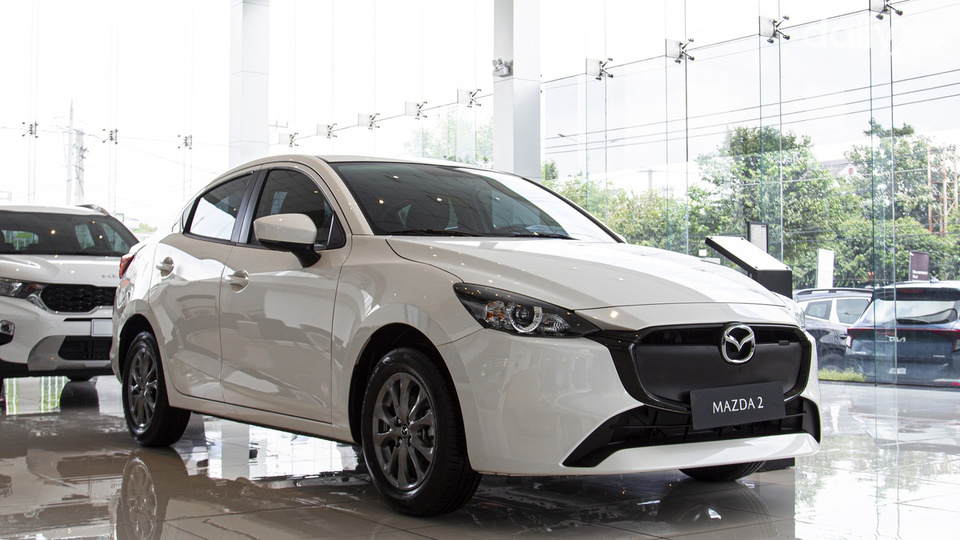 Khu vực trưng bày xe của Mazda Long Thành