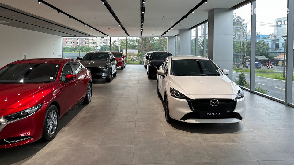Phòng trưng bày của đại lý Mazda Nguyễn Văn Linh