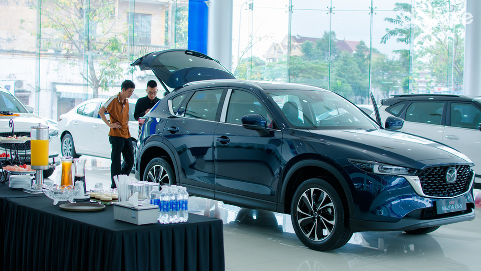 Showroom Mazda Nguyễn Văn Linh