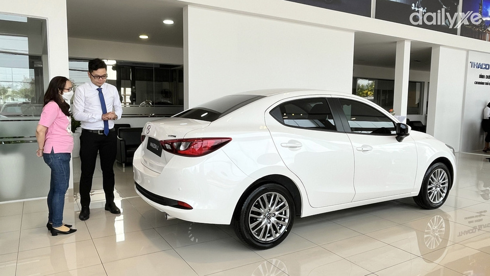 Phòng trưng bày xe của đại lý Mazda Thủ Dầu Một