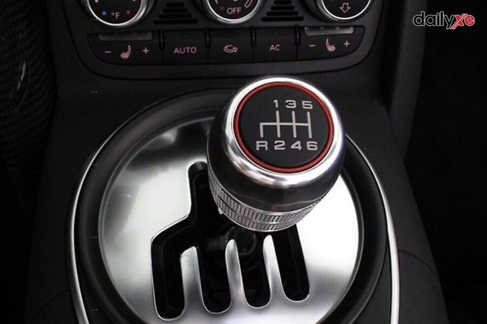 Cần số xe ô tô số sàn 6 số