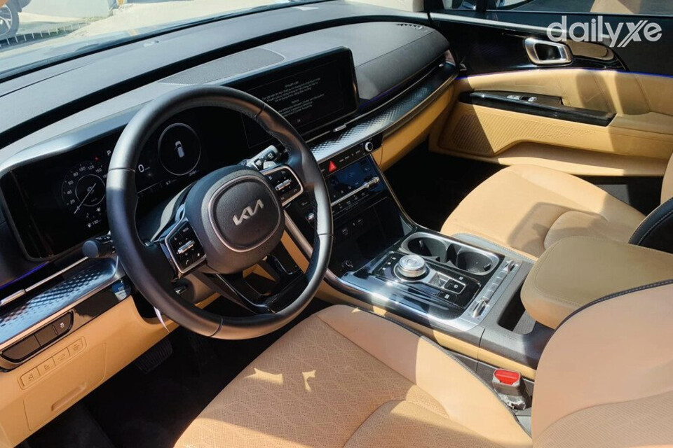 Ưu nhược điểm KIA Carnival phải kể đến khoang lái đậm chất công nghệ