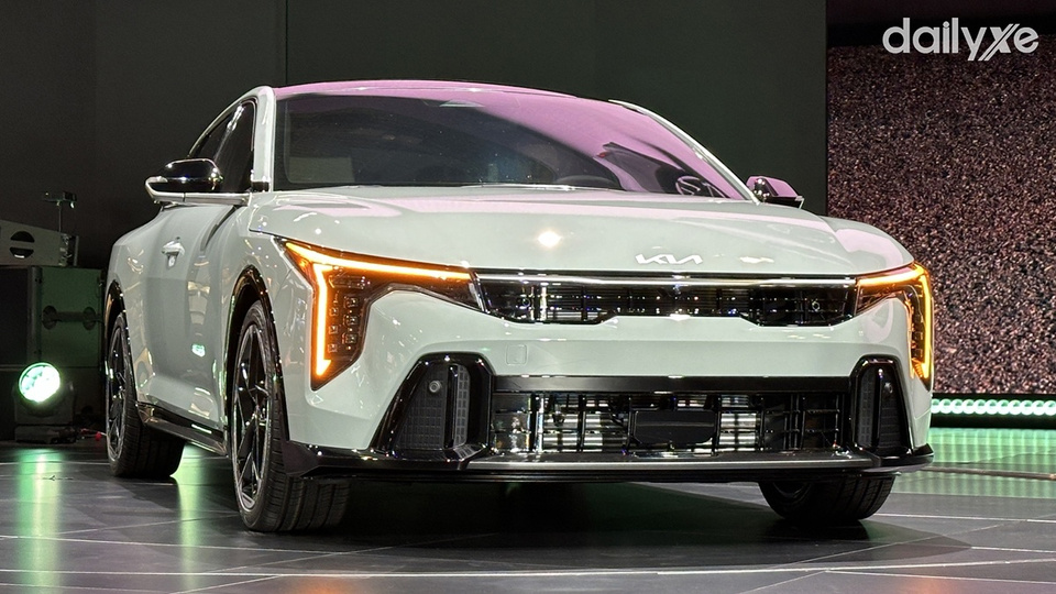 KIA K4 thay cho tên gọi KIA Forte và không còn bản số sàn