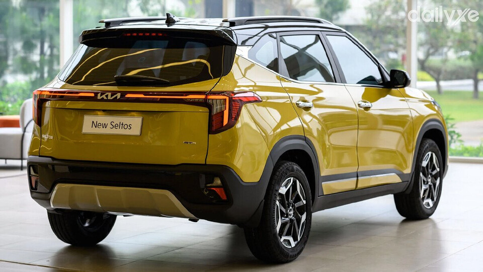 Đuội xe cản sau thể thao kết hợp cặp ống xả hình thang mạ chrome