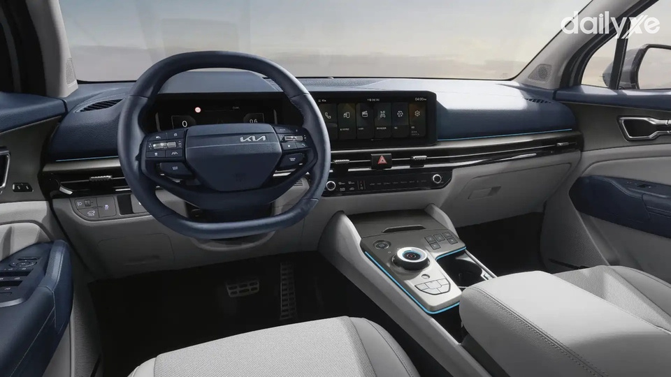 Nội thất xe tiện nghi, đa dạng công nghệ hiện đại