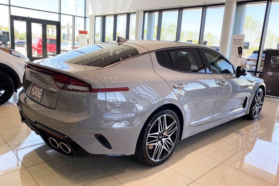 Đuôi xe KIA Stinger nổi bật với đèn hậu LED