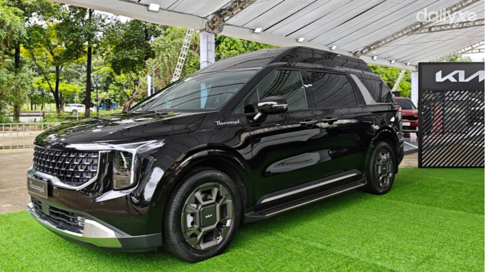 KIA Thacoroyal xuất hiện trong sự kiện mới chỉ là xe trưng bày. Kia Việt Nam chưa công bố giá bán hay thông số kỹ thuật cụ thể.