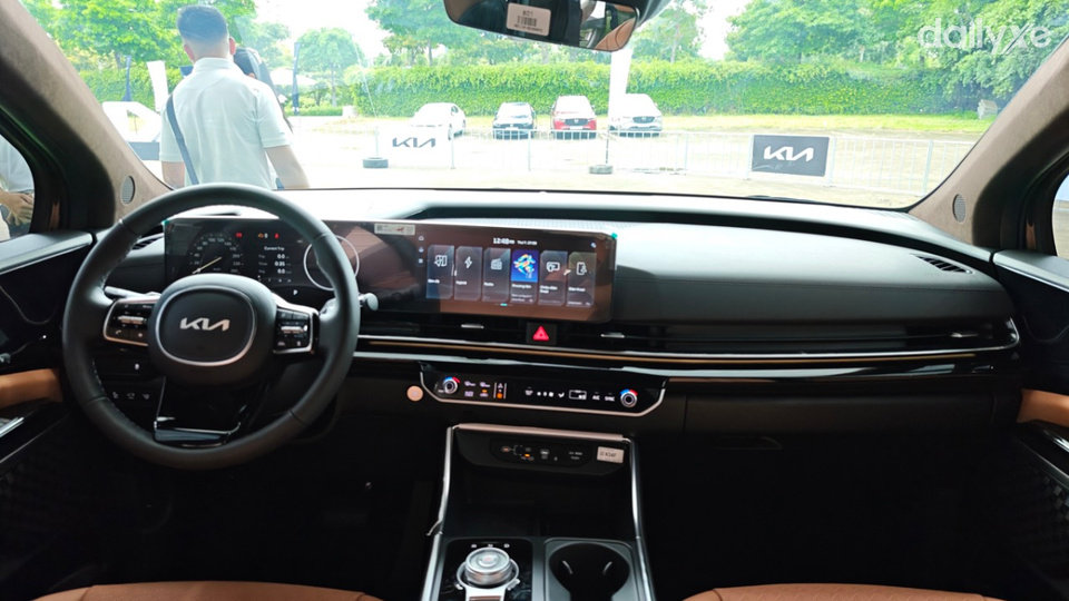 Khoang nội thất ThacoRoyal được phối màu nâu sang trọng