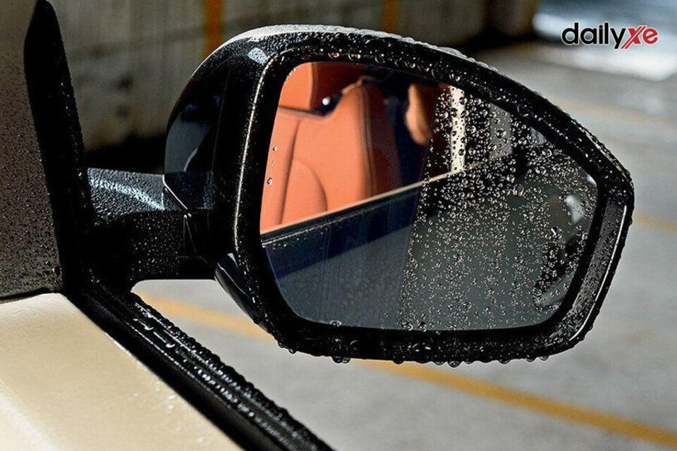 Một số biện pháp khắc phục kính chiếu hậu bị mờ