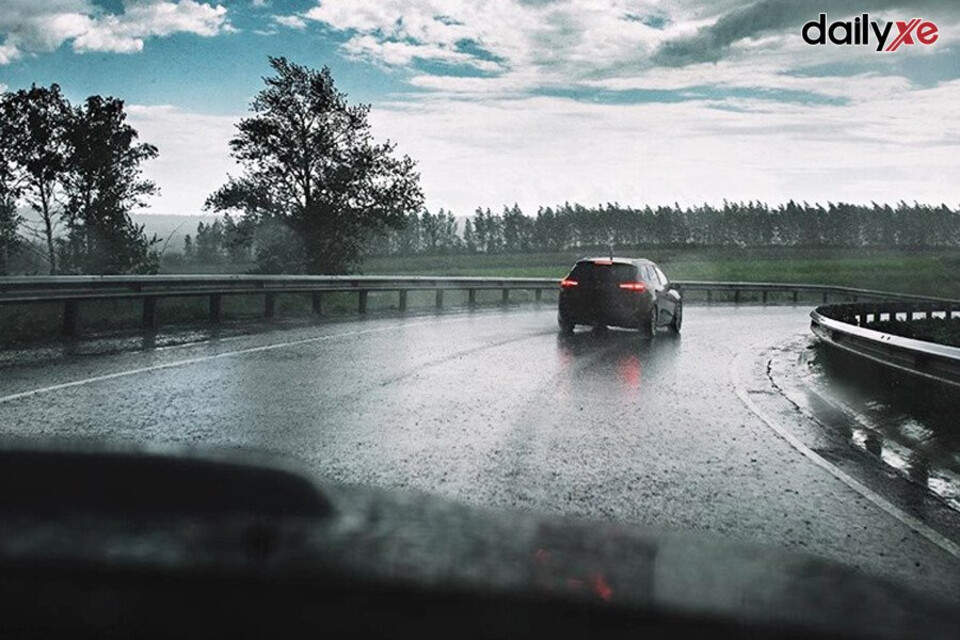 Luôn duy trì khoảng cách an toàn với xe phía trước