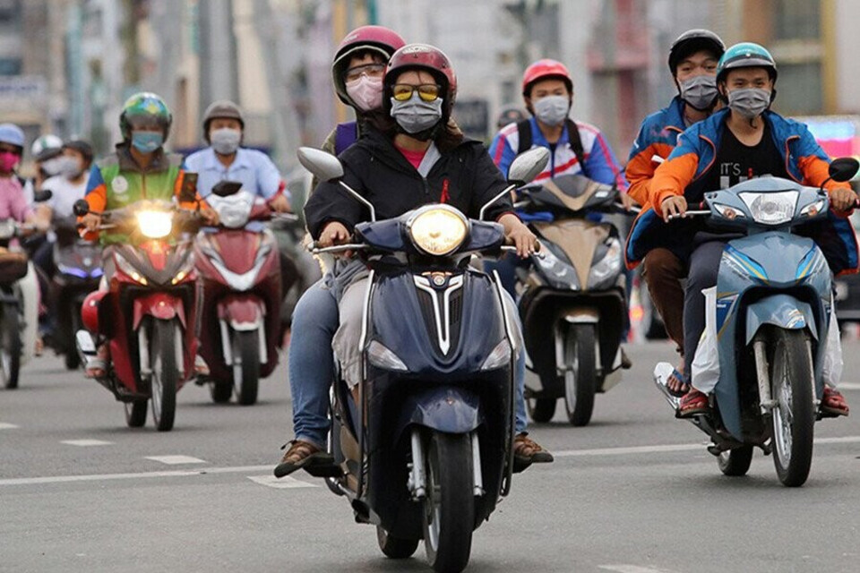 Hạn chế di chuyển vào buổi trưa nắng nóng Hạn chế di chuyển vào buổi trưa nắng nóng