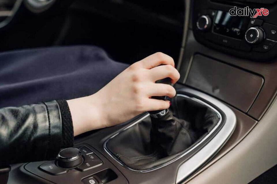 Không về số N khi xe đang chạy