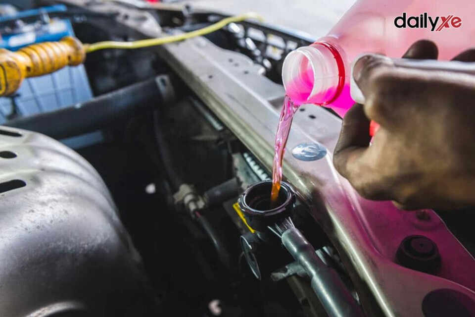 Thường xuyên bổ sung nước làm mát cho động cơ xe ô tô