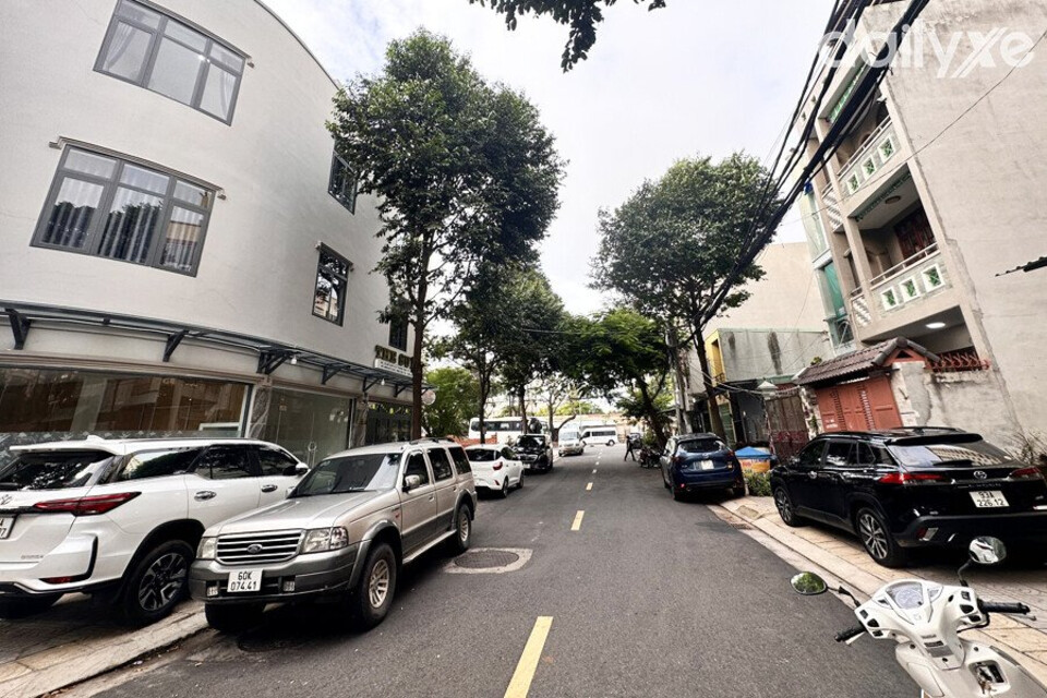 Ưu tiên an toàn bằng cách chủ động nhường đường trong các ngõ nhỏ