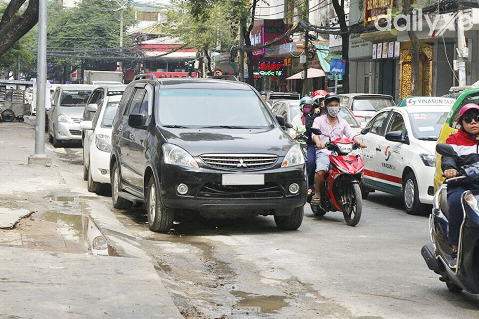 Lựa chọn không gian phù hợp khi thực hiện quay xe trong đường hẻm