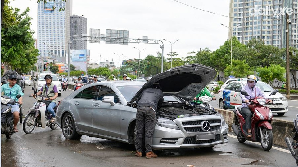 Kiểm tra các bộ phận quan trọng sau khi lái xe qua đường ngập nước Kiểm tra các bộ phận quan trọng sau khi lái xe qua đường ngập nước
