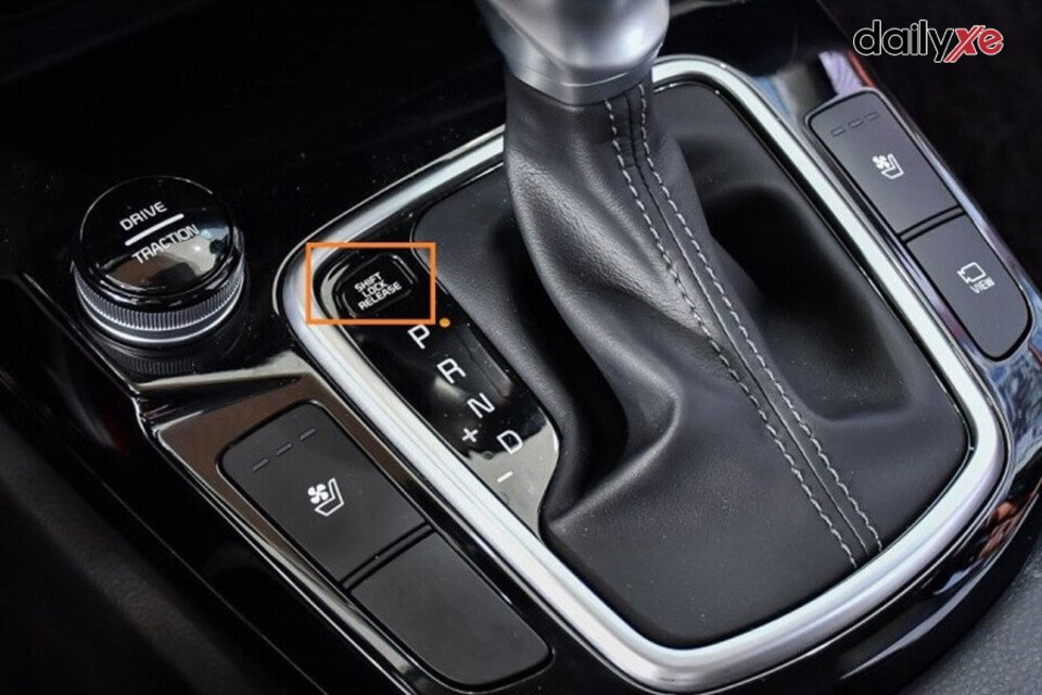 Hạn chế ấn nút khóa trên cần số thường xuyên