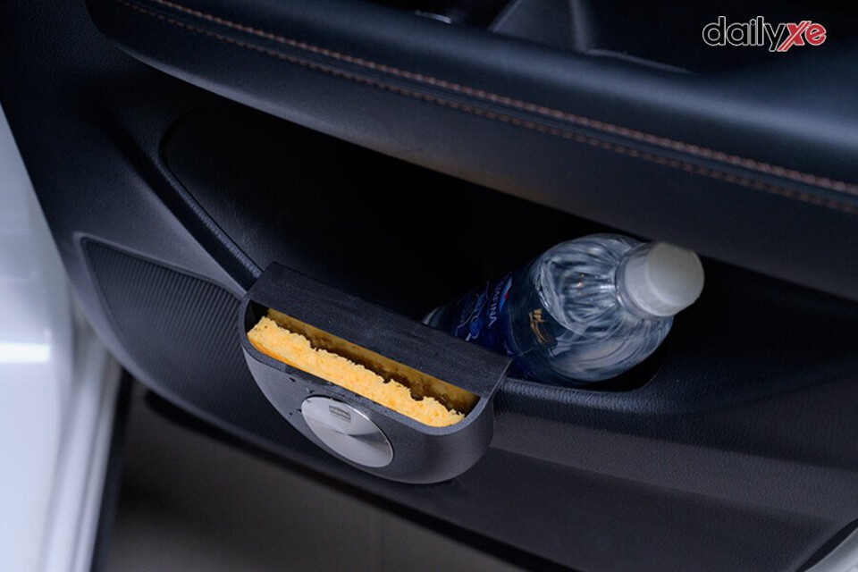 Để đồ vật trong xe nơi an toàn