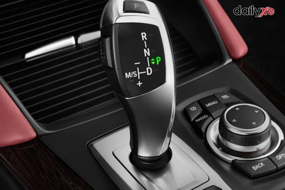 Dừng đèn đỏ với hộp số hợp ly kép DCT
