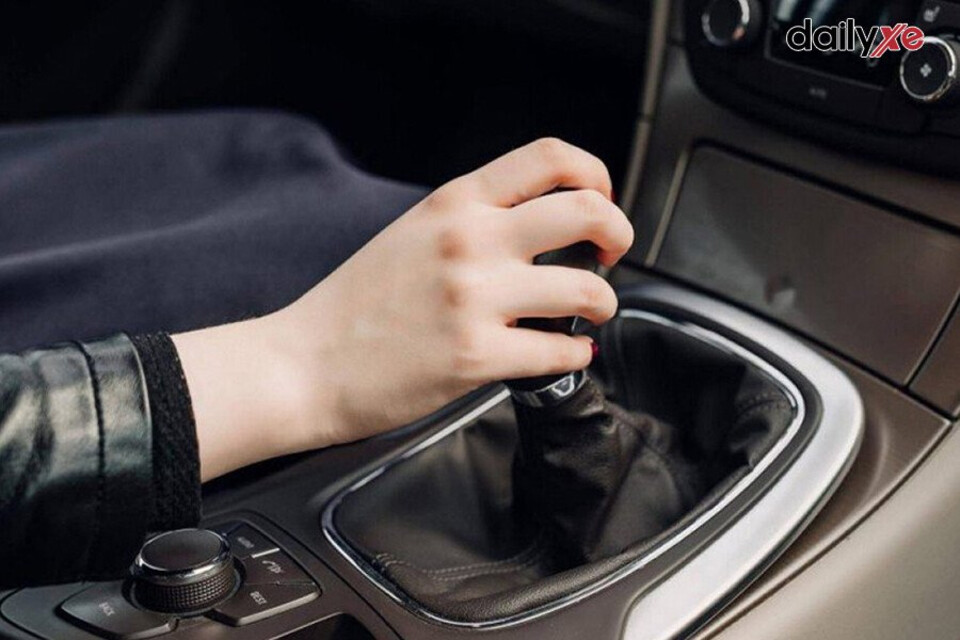 Dừng đèn đỏ với hộp số tự động