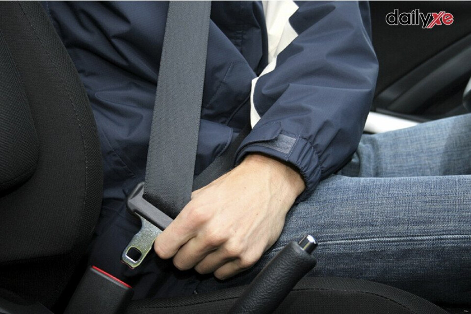 Không được quên thắt dây an toàn khi lái xe