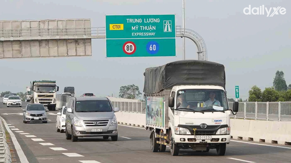 Nhiều tài xế tại Việt Nam vẫn lơ làkhông để ý đến tốc độ khi di chuyển trên cao tốc