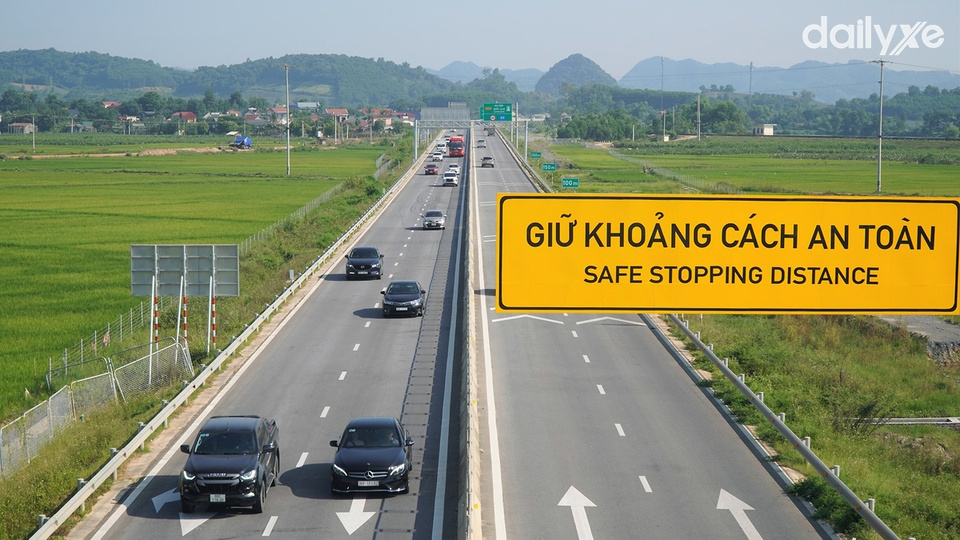 Khoảng cách an toàn là yếu tố sống còn trên cao tốc mà mọi tài xế nên biết