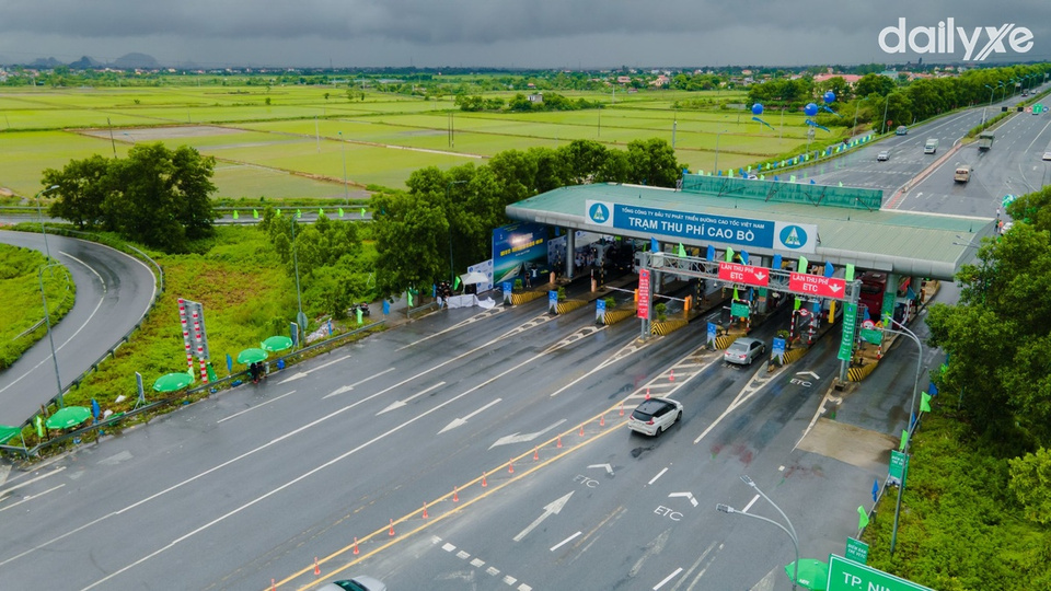 Chọn làn đường phù hợp trên cao tốc để di chuyển an toàn không gây tai nạn cho cộng đồng