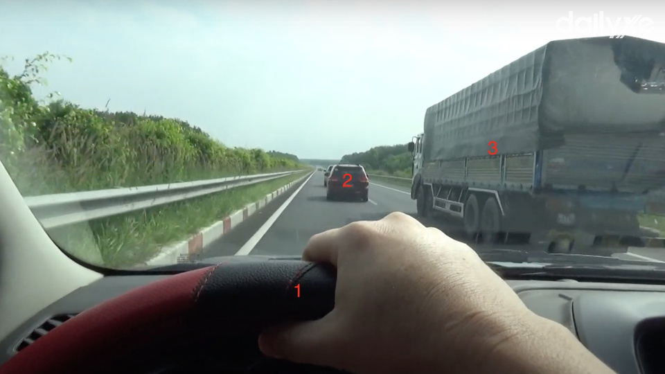 Nắm vững kỹ thuật vượt xe an toàn trên cao giúp tài xế tránh gây ra tai nạn và kịp thời xử lý các tình huống khẩn cấp