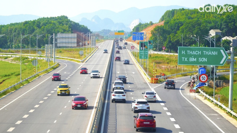 Lái xe trên cao tốc là kỹ năng bắt buộc đối với mỗi tài xế tại Việt Nam